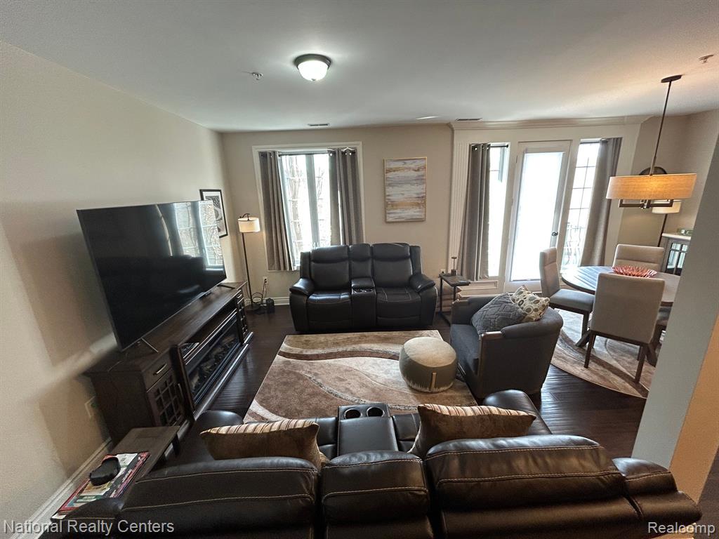 730 PENNIMAN Avenue, 207, Plymouth, MI 48170 — Photo 5