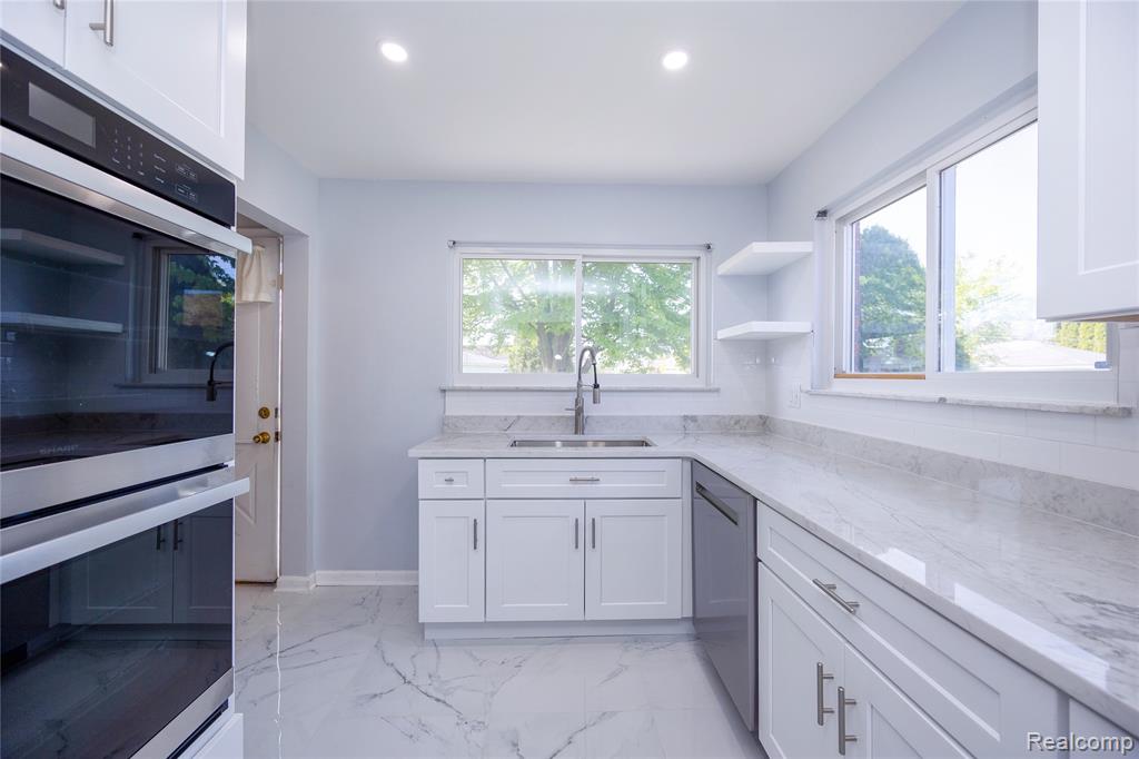5646 Cambourne Street, Dearborn Heights, MI 48127 — Photo 19