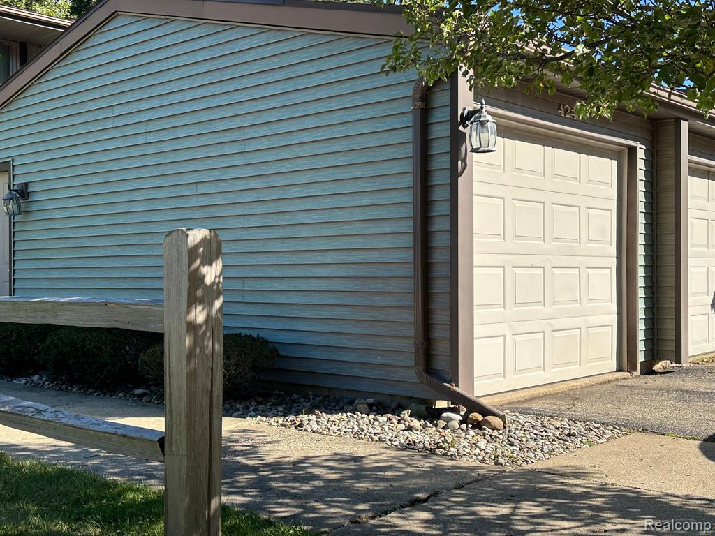 424 W ROCKWELL Street, Fenton, MI 48430 — Photo 6