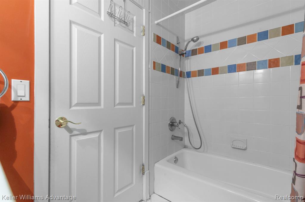 4710 Botany Glen, Commerce Twp, MI 48382 — Photo 32