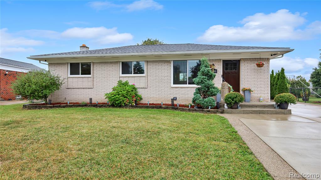 40444 Harmon Drive, Sterling Heights, MI 48310 — Photo 2