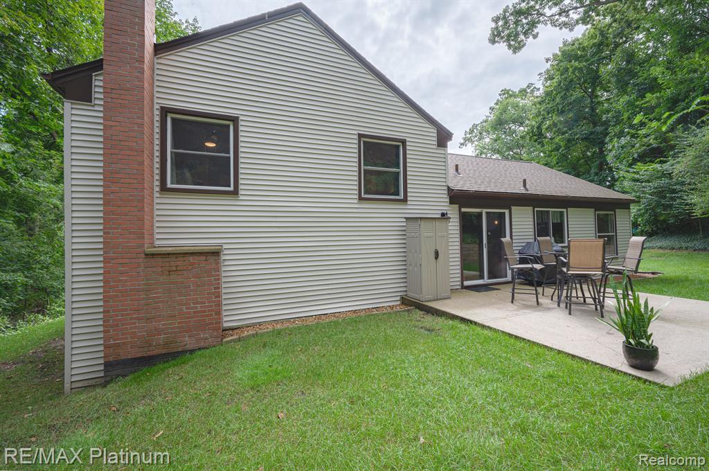 9003 SPENCER Court, Brighton, MI 48116 — Photo 35