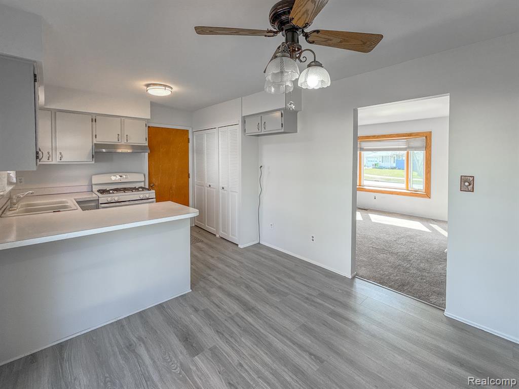 5171 OAKVIEW Drive, Swartz Creek, MI 48473 — Photo 9