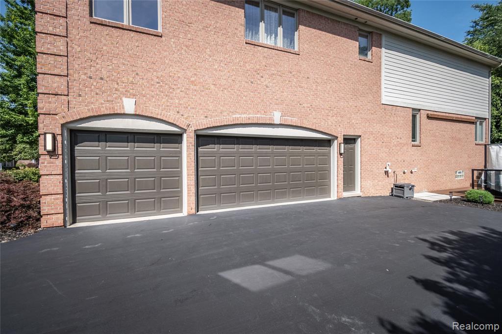 4575 Forest Edge Lane N, West Bloomfield, MI 48323 — Photo 74