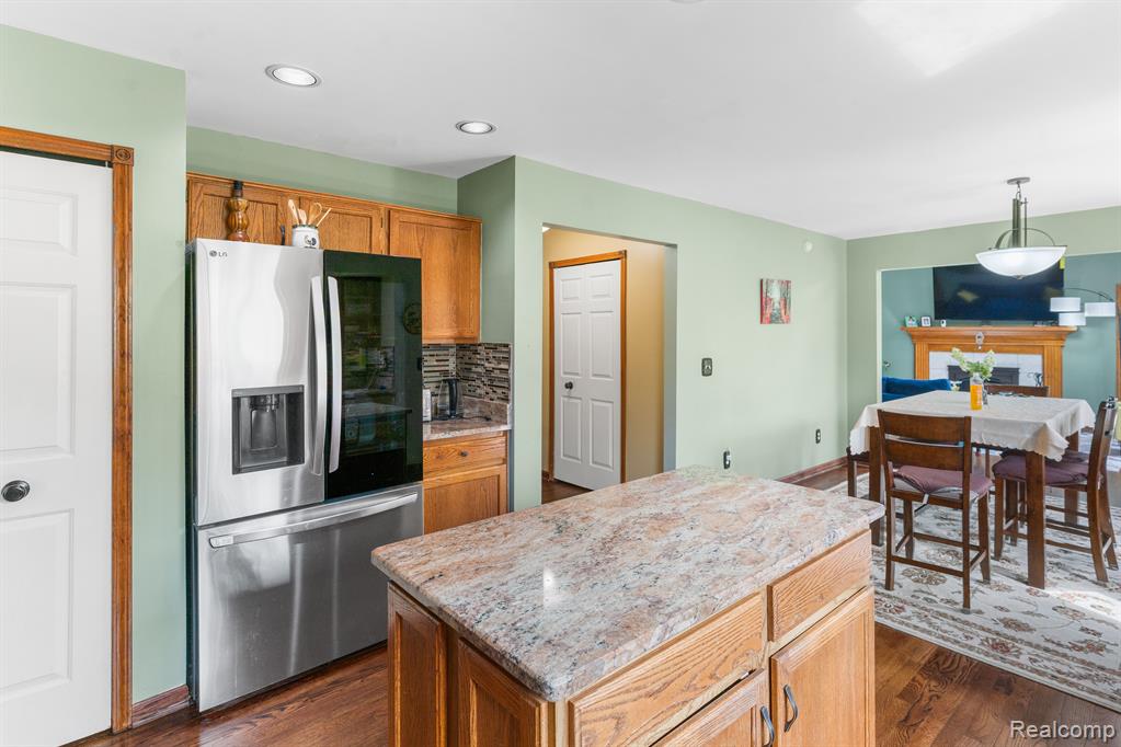41647 SINGH Drive, Canton, MI 48188 — Photo 16