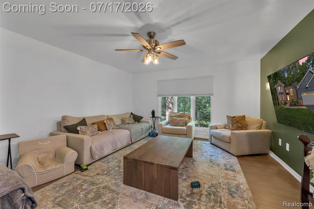6081 Beachwood Drive, West Bloomfield, MI 48324 — Photo 45