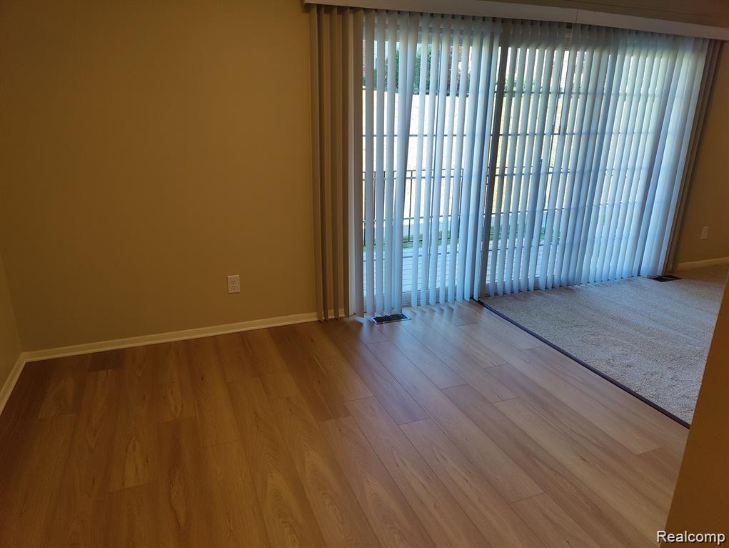 433 FOX HILLS Drive S, 3, Bloomfield Hills, MI 48304 — Photo 12