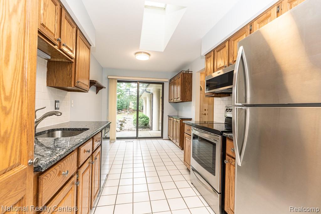 906 Wexford Way, 3, Rochester Hills, MI 48307 — Photo 11