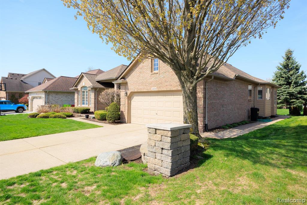 49213 Dunhill Drive, Macomb, MI 48044 — Photo 5