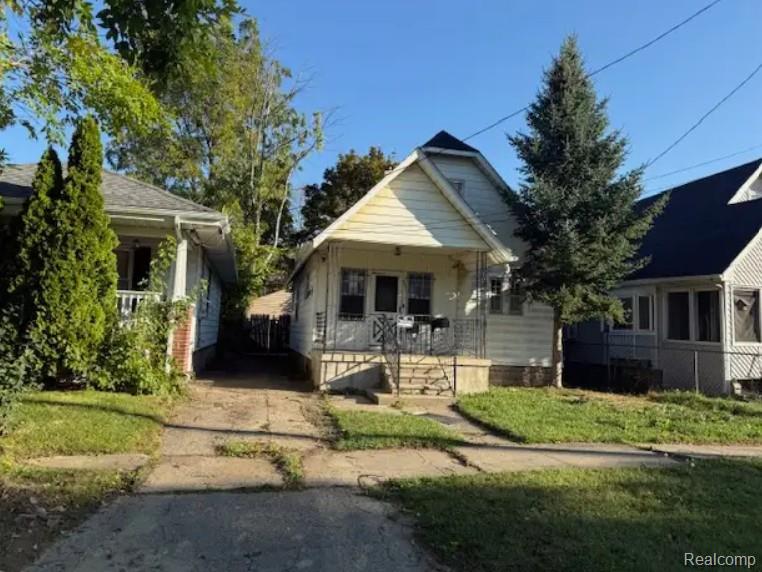 942 Remington Avenue, Flint, MI 48507 — front exterior
