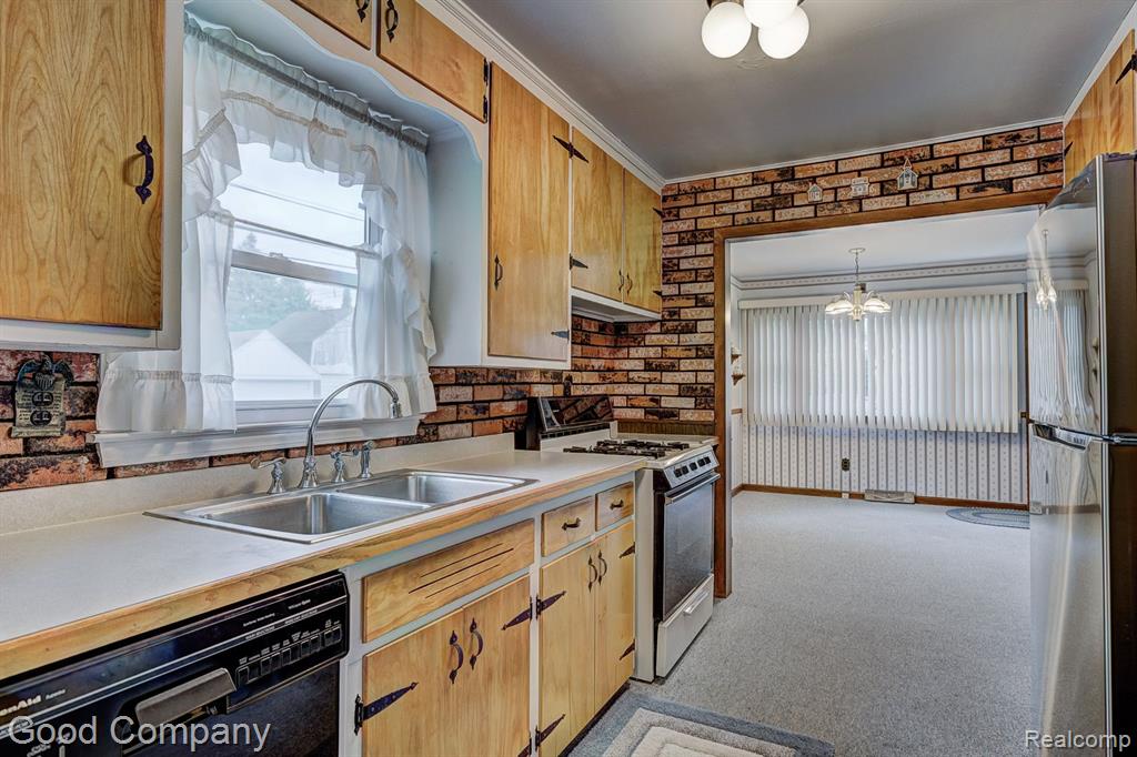 405 CHARLEVOIX Street, Clawson, MI — Photo 8