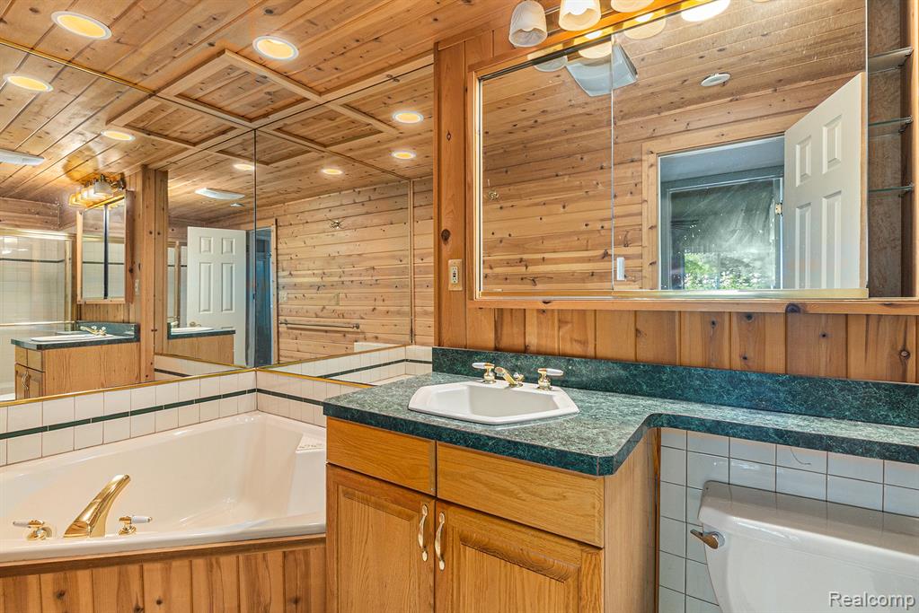 979 Abseguami Trail, Lake Orion, MI 48362 — Photo 28