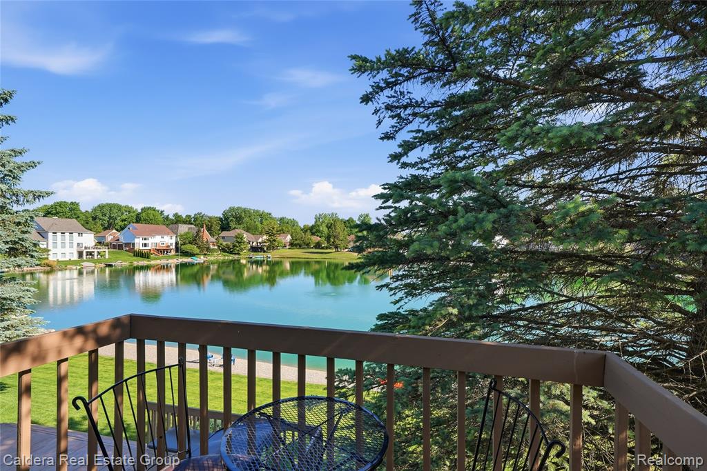 8915 Chestnut Run Drive, Utica, MI 48317 — Photo 33