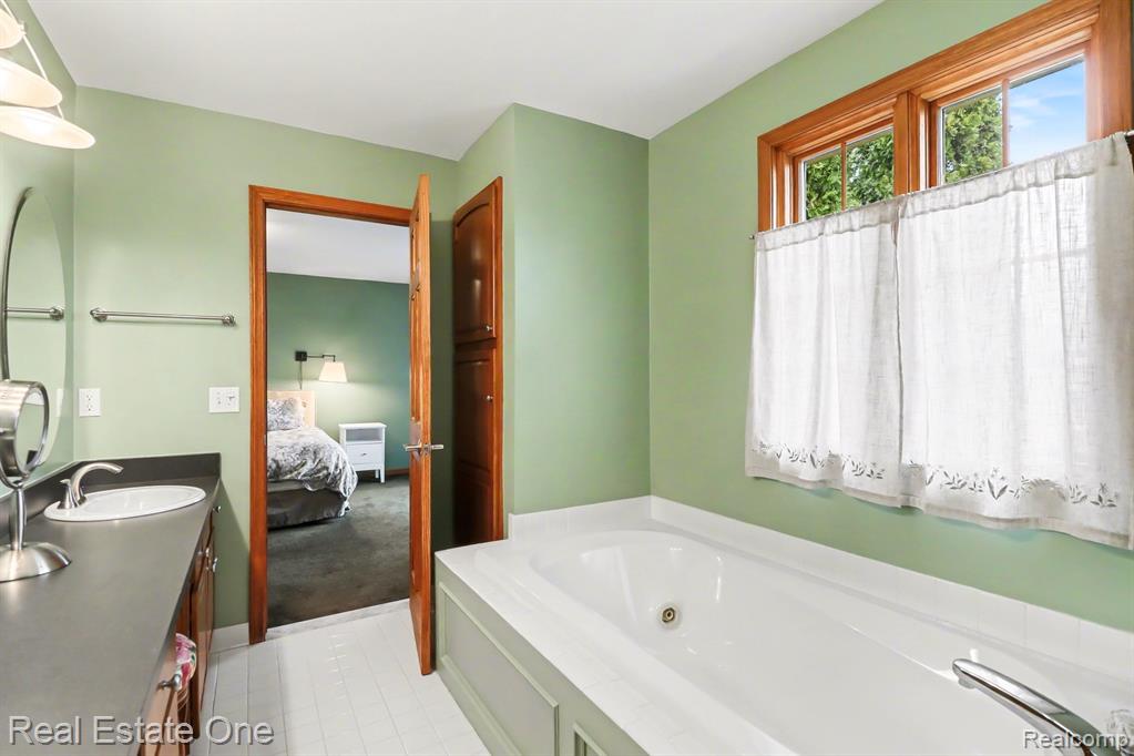 5045 Ashford Road, Clarkston, MI 48348 — Photo 23