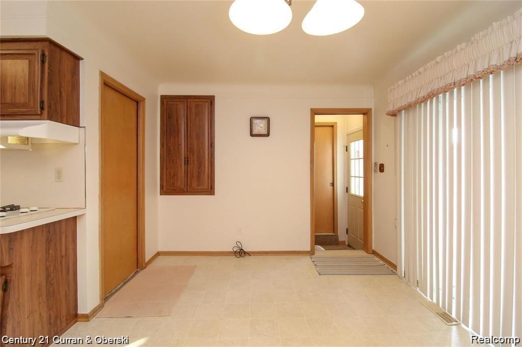 6711 N EVANGELINE Street, Dearborn Heights, MI 48127 — Photo 6
