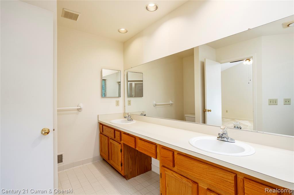 9429 Westwind Drive, Livonia, MI 48150 — Photo 25