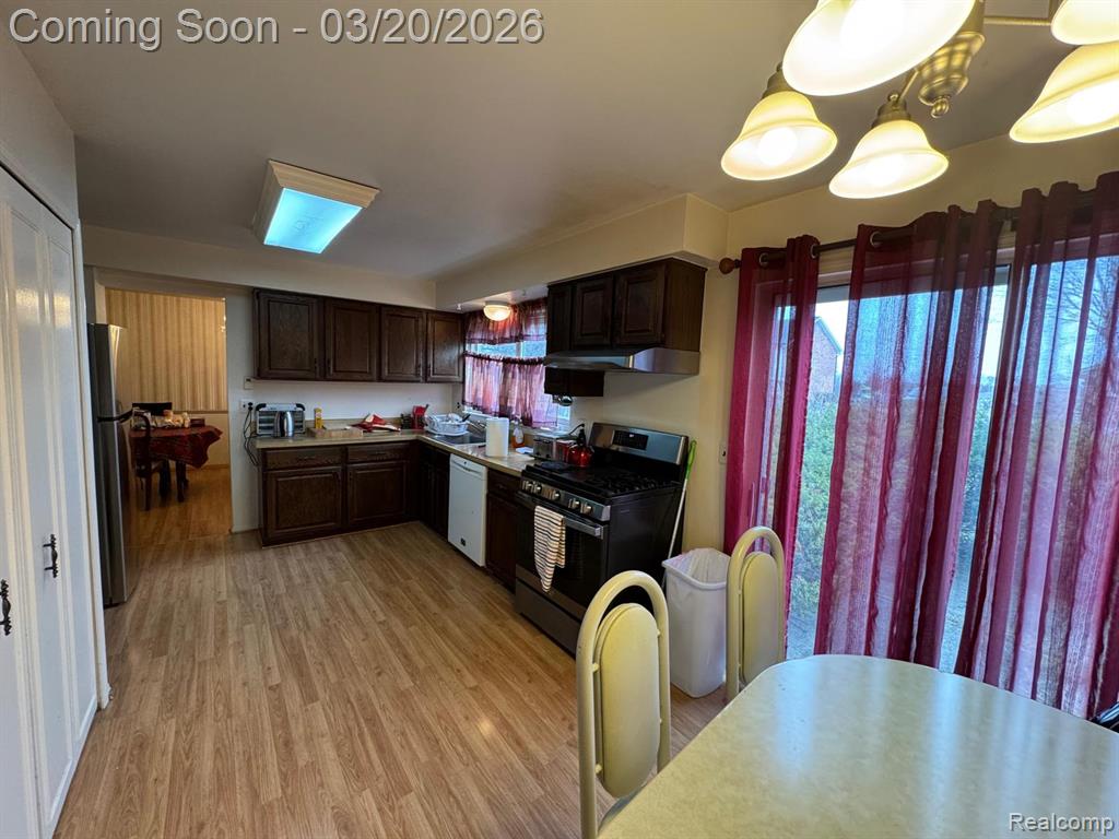 5045 Forestdale Drive, West Bloomfield, MI — Photo 8