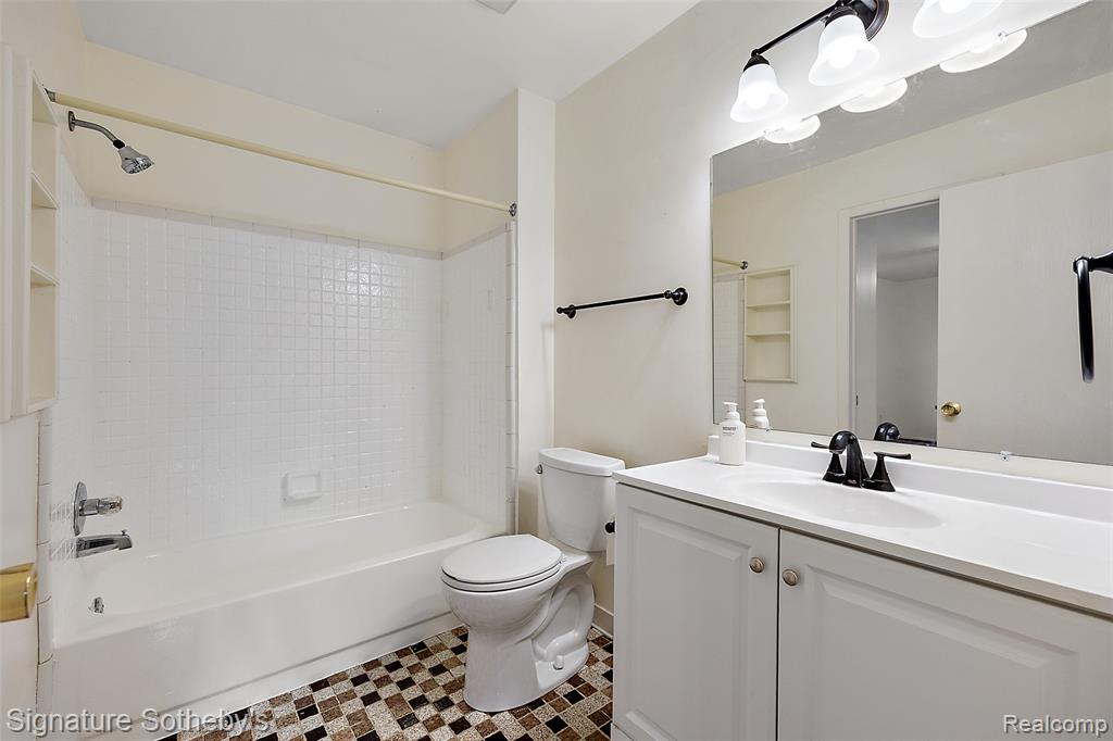 569 Worthington Road, Canton, MI 48188 — Photo 16