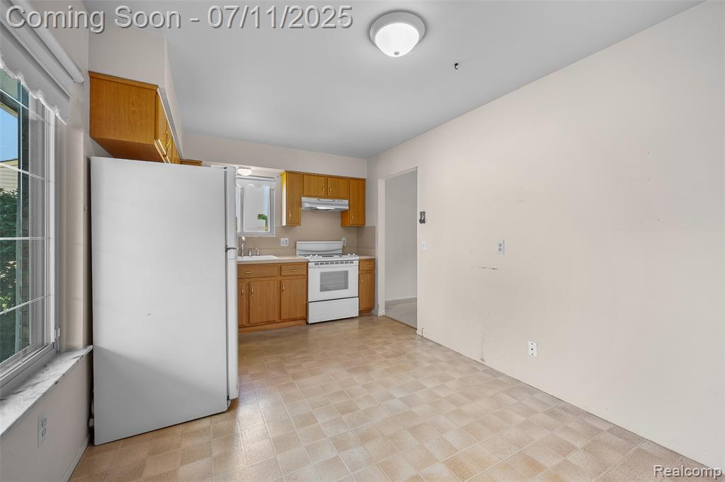 43702 Stuart Drive, Canton, MI 48187 — Photo 12