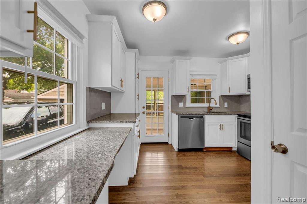 828 N Gainsborough Avenue, Royal Oak, MI 48067 — Photo 10