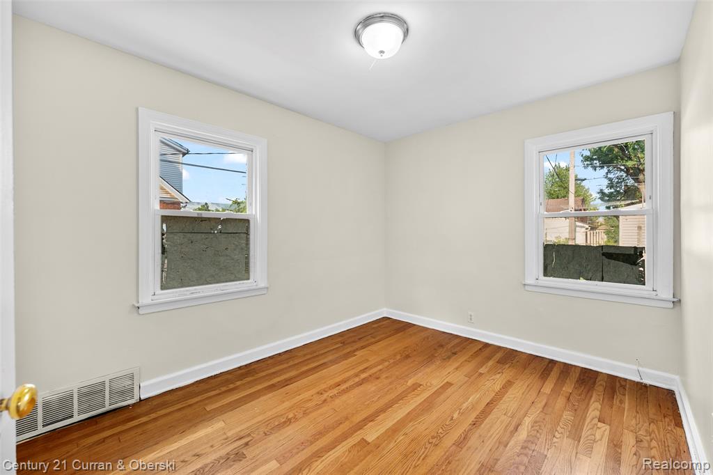 7910 Orchard Avenue, Dearborn, MI 48126 — Photo 13
