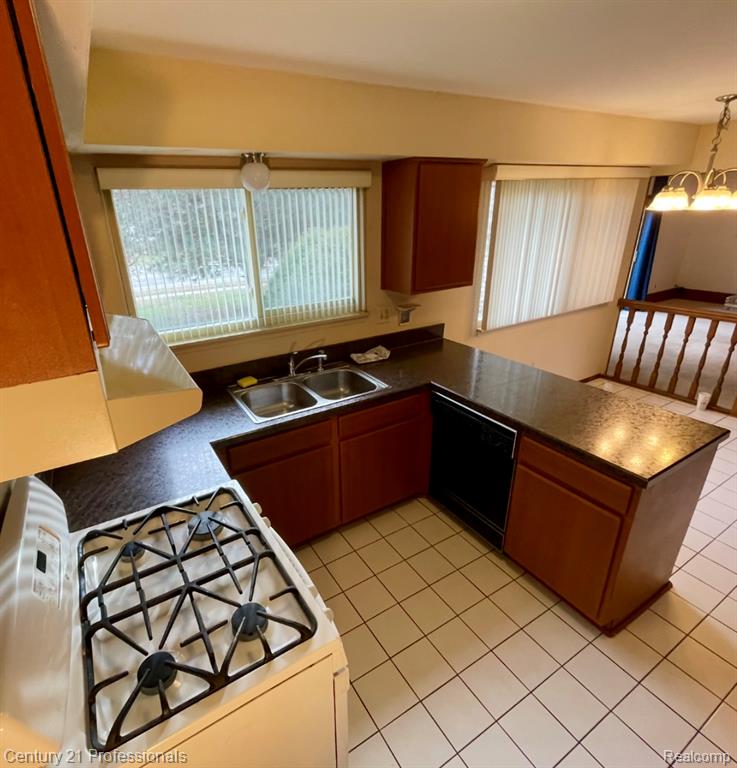 726 Baker Street, Rochester Hills, MI 48307 — Photo 6