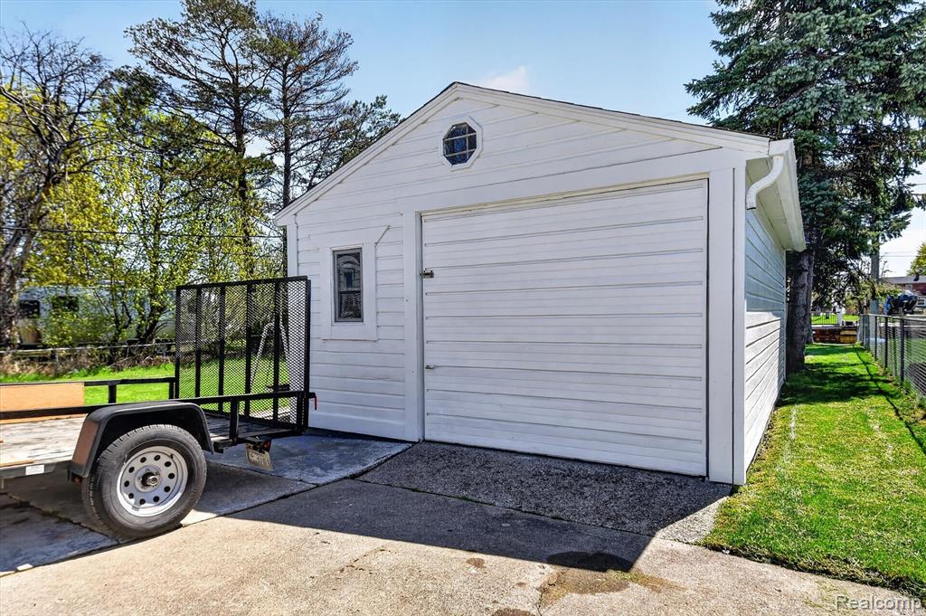 47816 Jefferson Avenue, Chesterfield, MI 48047 — Photo 29