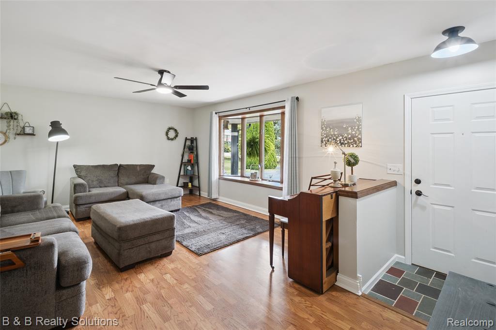 54675 Romeo Plank Road, Macomb, MI 48042 — Photo 9