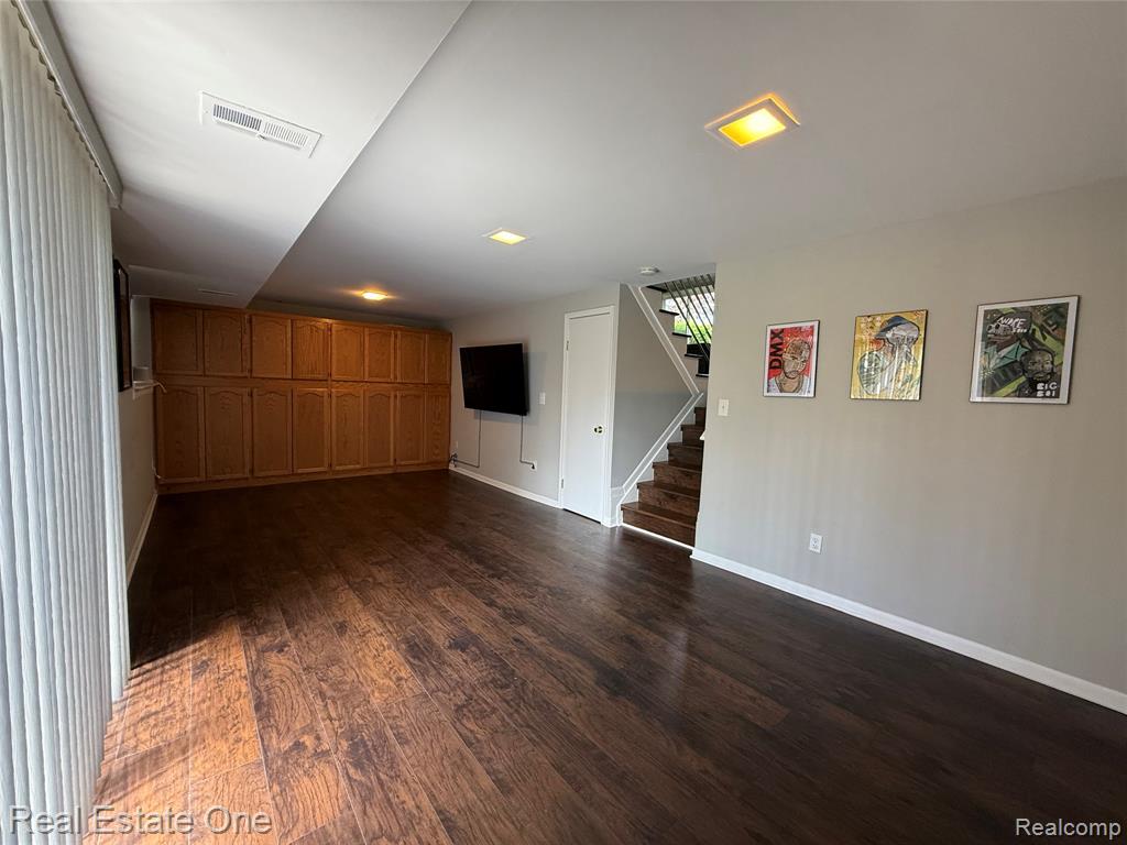 303 N Hill Circle, Rochester, MI 48307 — Photo 9