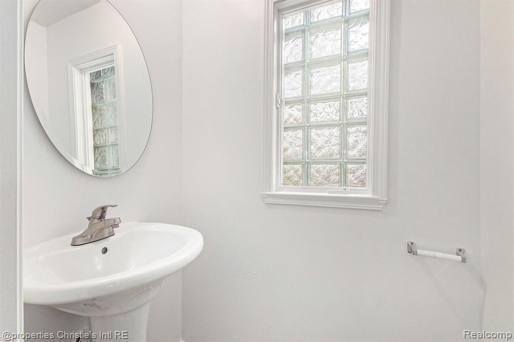 5236 BEDFORD Street, Detroit, MI 48224 — Photo 14