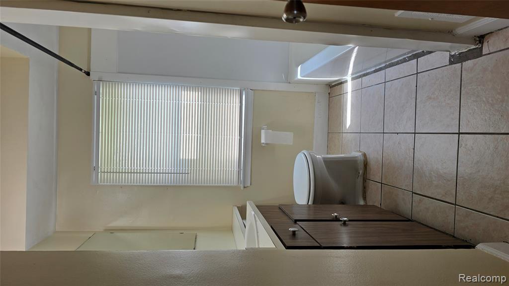 828 E Hayes Avenue, Hazel Park, MI 48030 — Photo 8