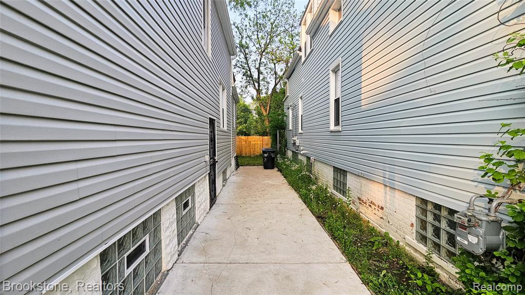 2520 Seyburn Street, Detroit, MI 48214 — Photo 43