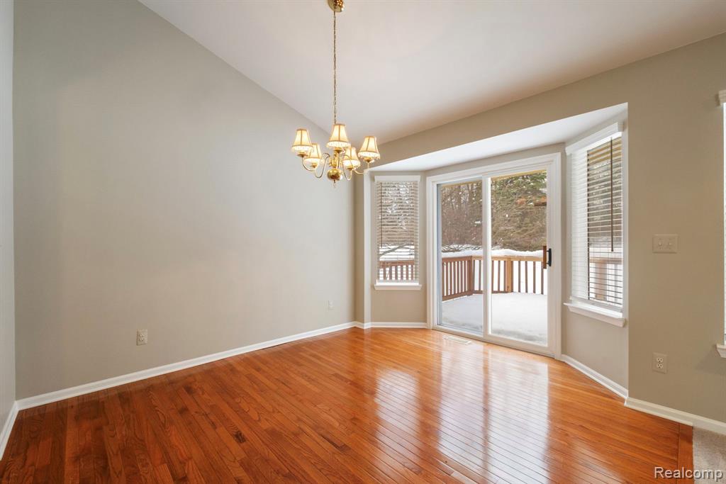 671 Woodhaven Drive, Commerce Twp, MI 48390 — Photo 11