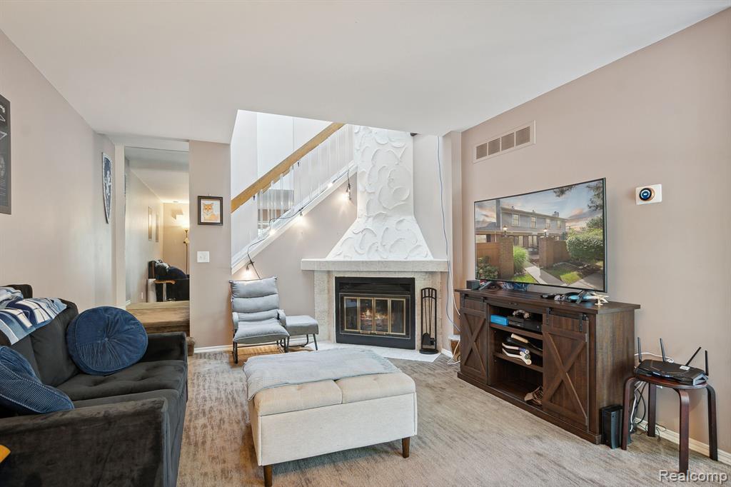 22040 EDGEWATER, Novi, MI — Photo 13