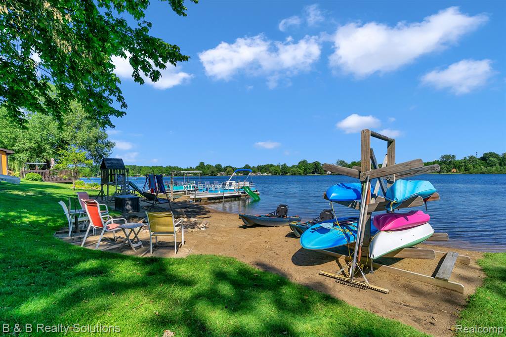 423 LOU ALICE Drive, Columbiaville, MI 48421 — Photo 41