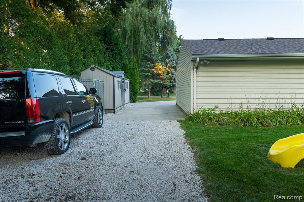 6655 Norton Drive, Troy, MI 48085 — Photo 22
