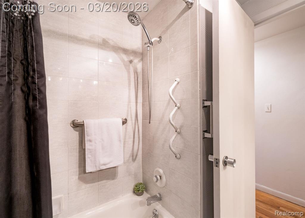 5832 Shaun Road, West Bloomfield, MI — Photo 27