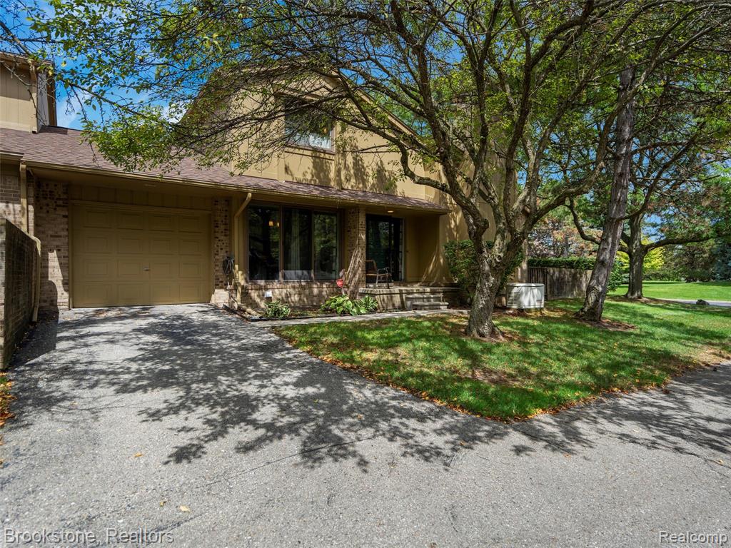 1652 S Hill Circle, Bloomfield Hills, MI 48304 — Photo 3