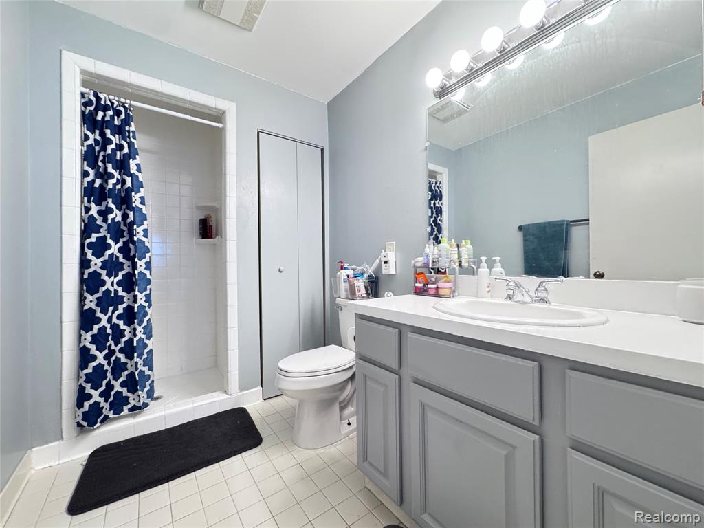 5203 Forestdale Court, West Bloomfield, MI — Photo 18