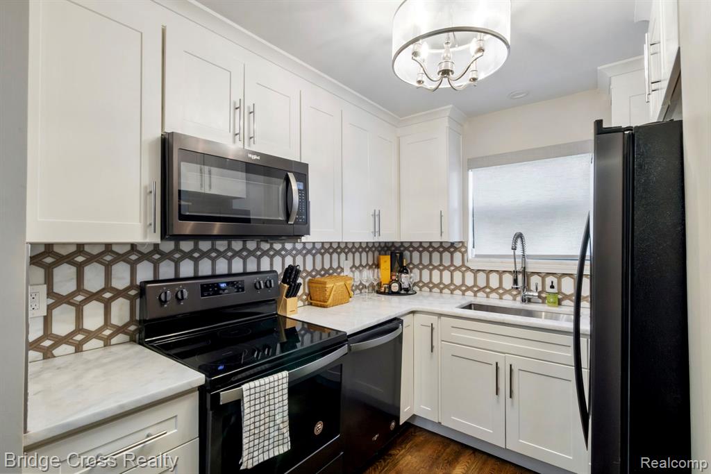 24877 Auburn Lane, Southfield, MI 48033 — Photo 10