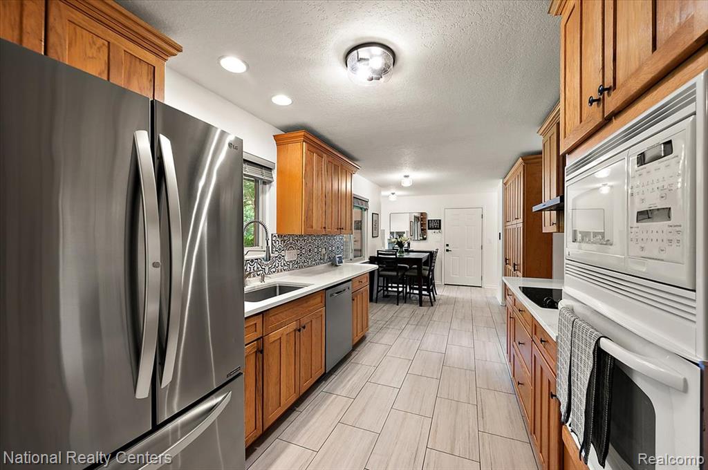 21201 E Chigwidden Street, Northville, MI 48167 — Photo 15