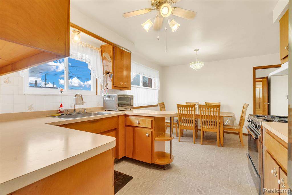 8331 Stanley Drive, Warren, MI 48093 — Photo 15