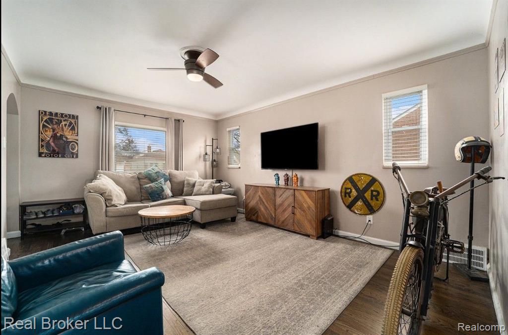 540 E CHESTERFIELD Street, Ferndale, MI 48220 — Photo 2