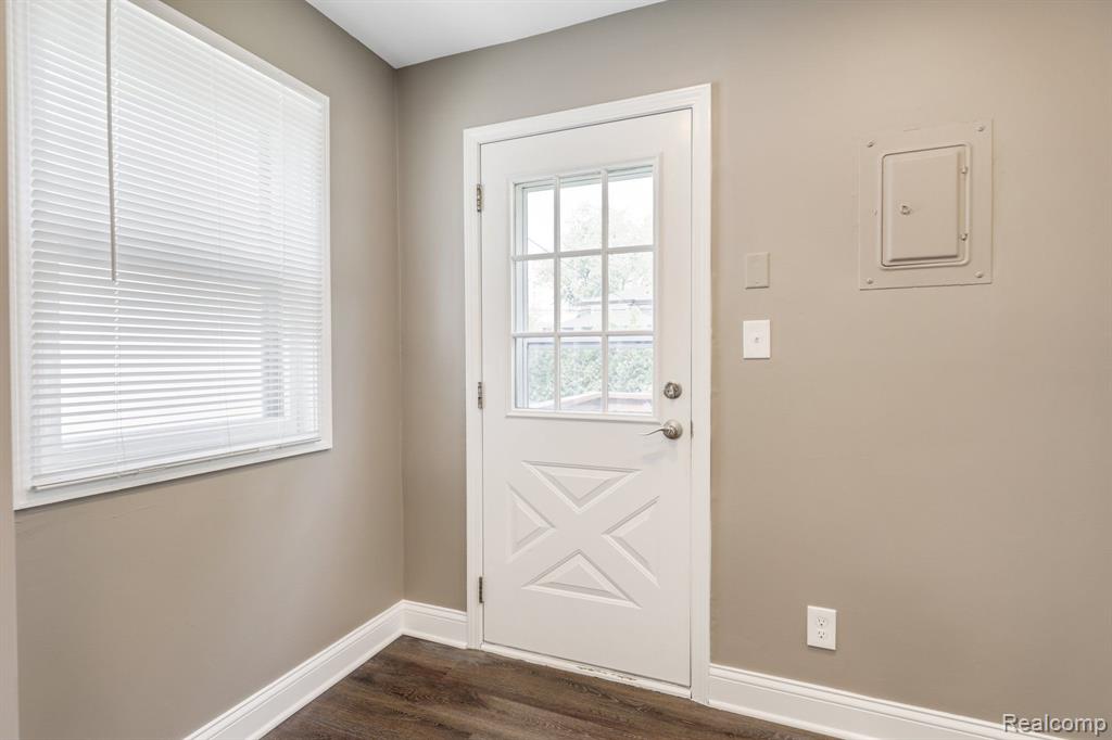 811 HUMPHREY Avenue, Birmingham, MI 48009 — Photo 17