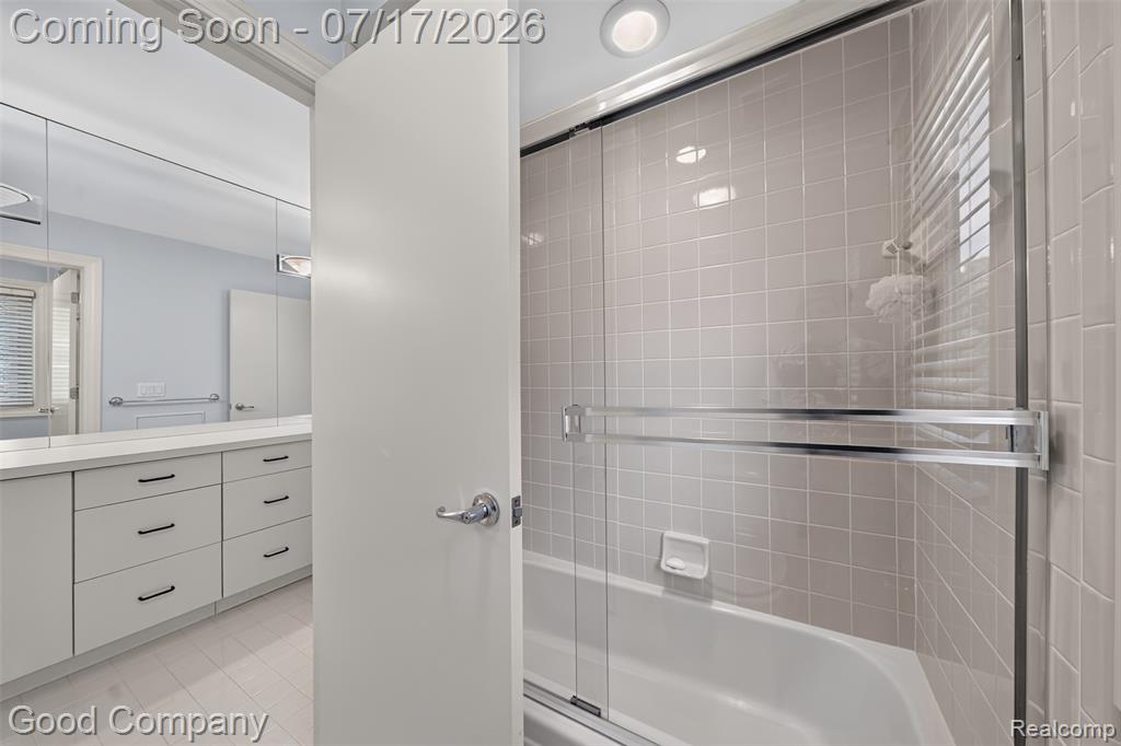 6698 Carlyle Court, West Bloomfield, MI — Photo 32