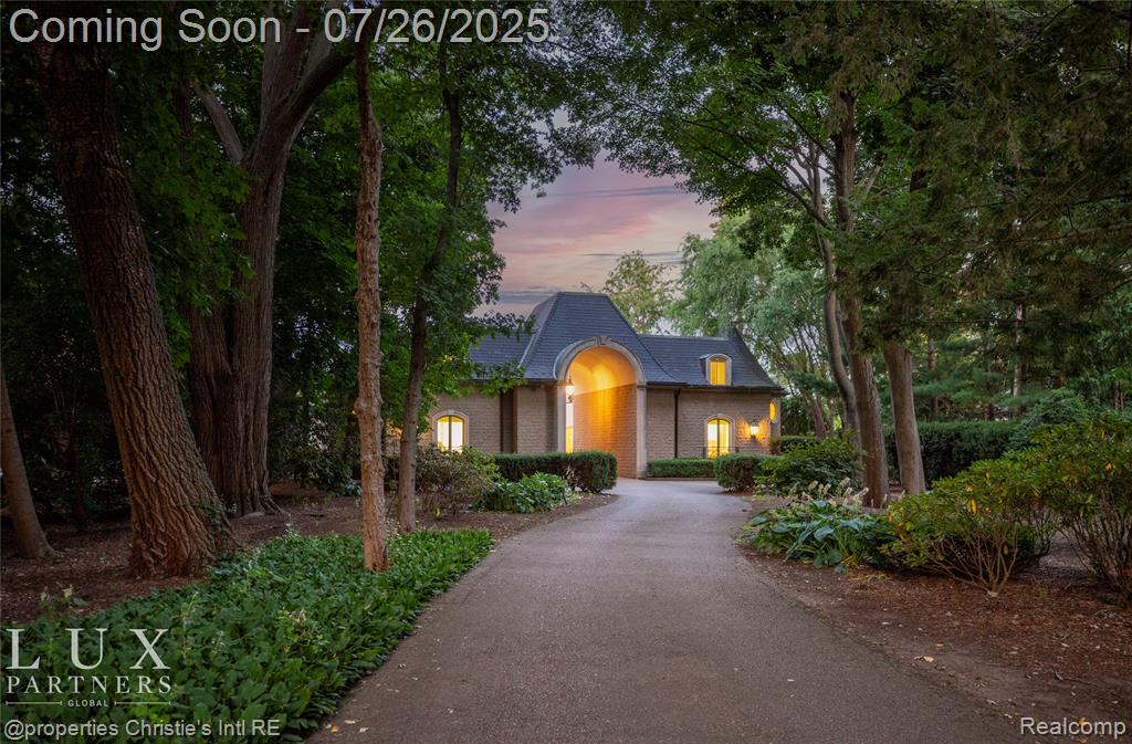 1010 LAKE SHORE Road, Grosse Pointe Shores, MI 48236 — Photo 2