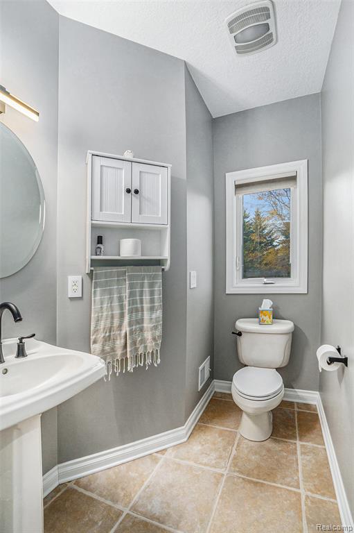 7469 Paradise Drive, Grand Blanc, MI 48439 — Photo 20