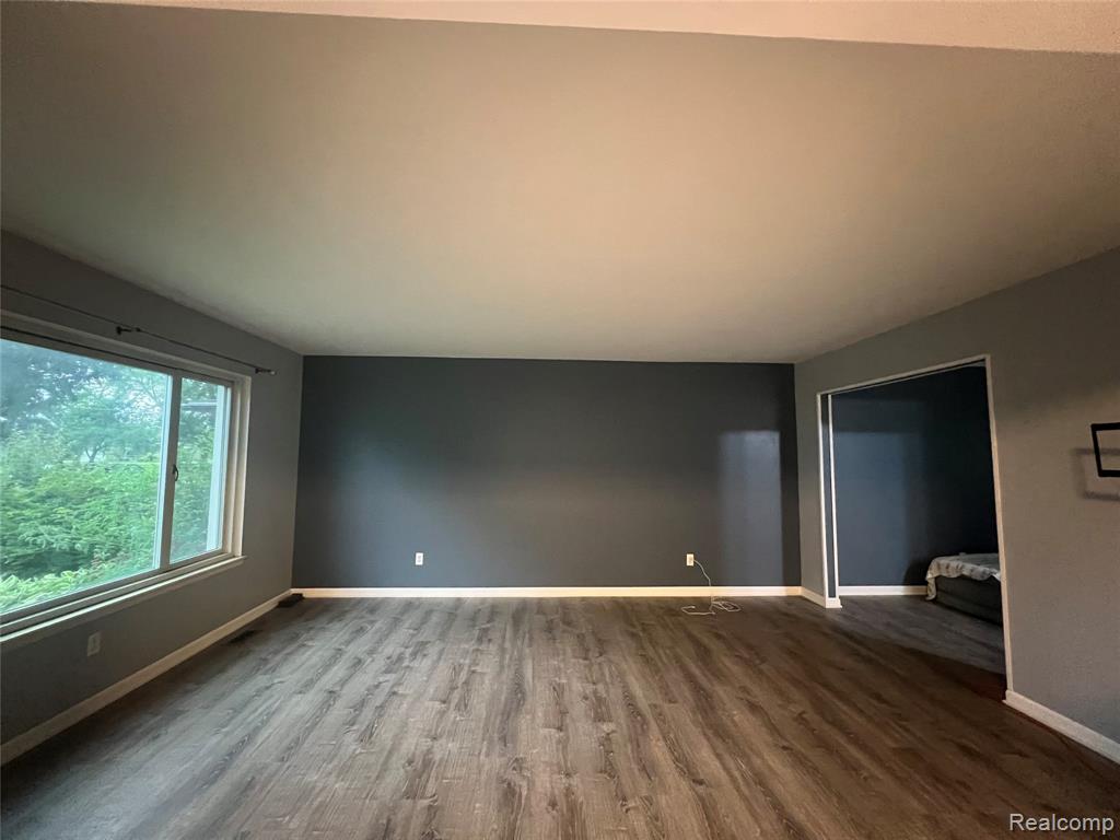 8737 Crestview Drive, Sterling Heights, MI 48312 — Photo 16