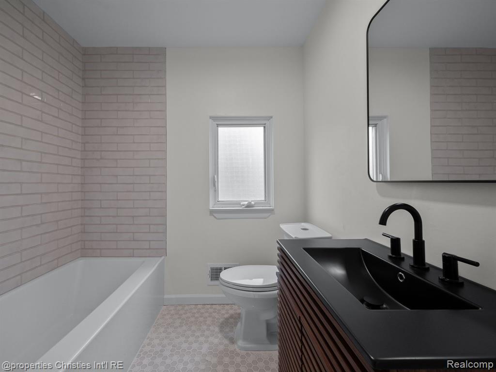 9287 PANAMA Avenue, Ypsilanti, MI 48198 — Photo 15