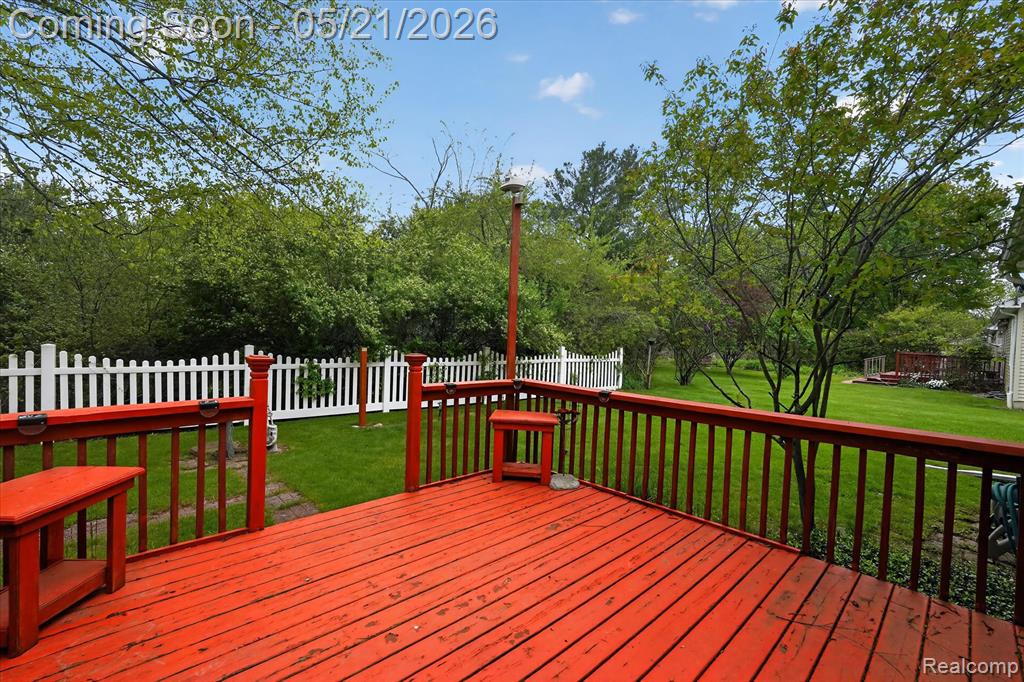 1607 Cedarwood Drive, Flushing, MI 48433 — Photo 2